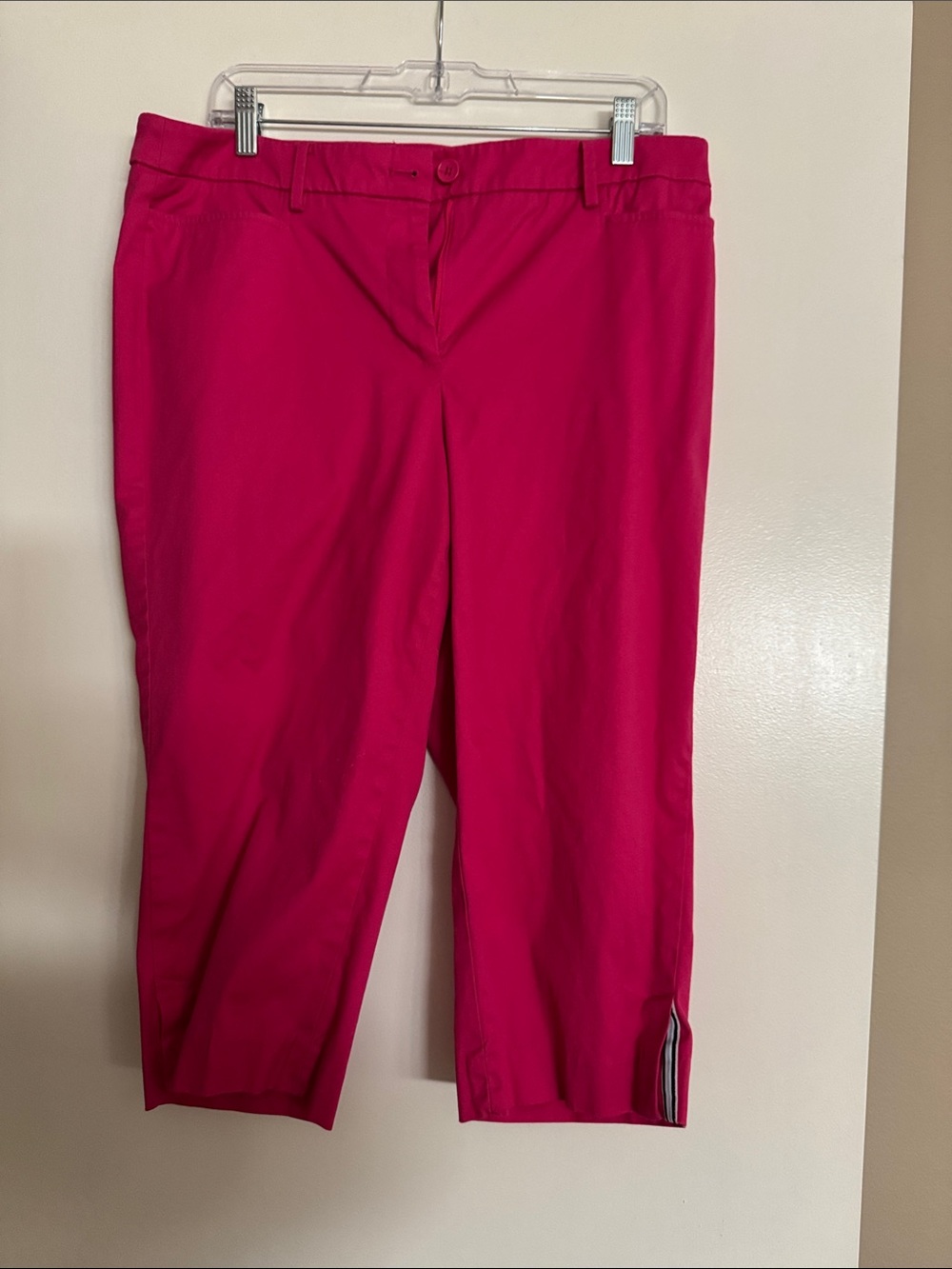Talbots Bright Fuchsia Crop Capris